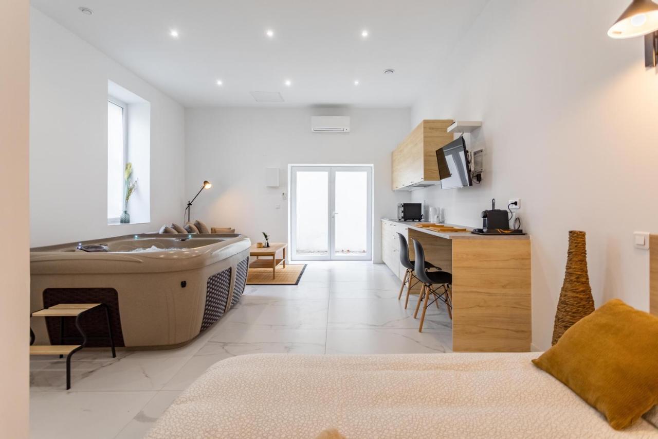 Love Room Jacuzzi Sauna Privatif Marseille Exterior photo